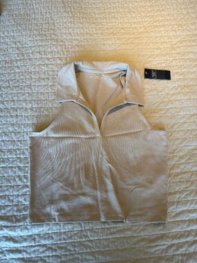 Abercrombie NWT Sleeveless tan cropped essential polo size medium